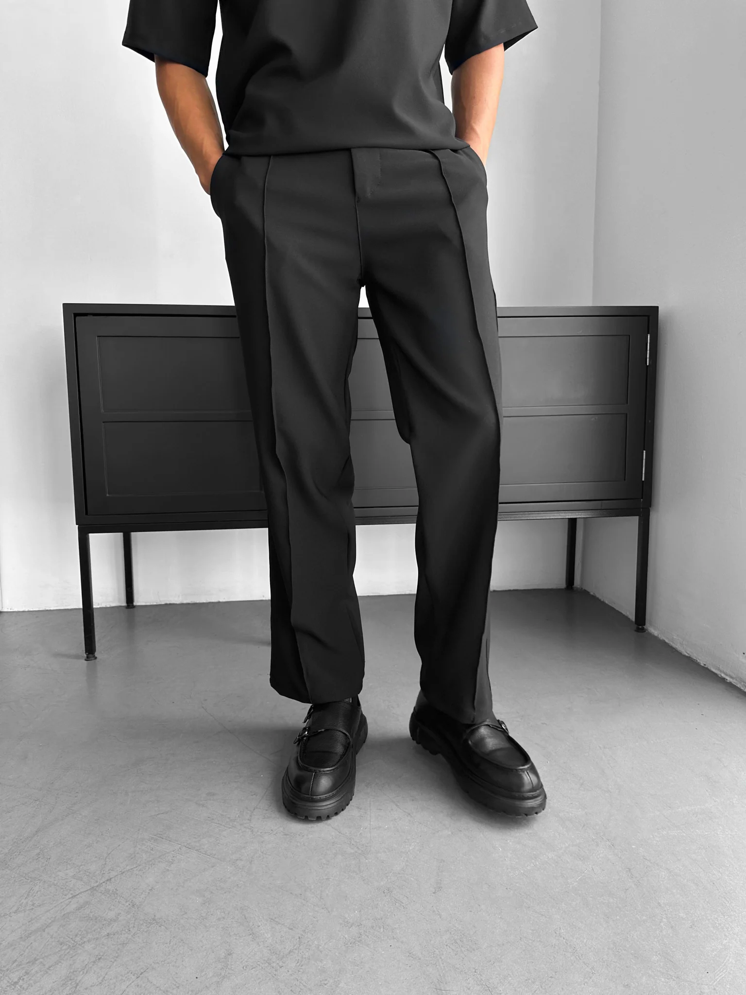 Loose Fit Pleated Trousers - Black - Image 2