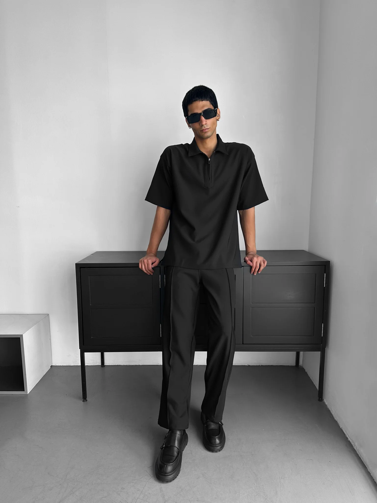 Loose Fit Pleated Trousers - Black - Image 3