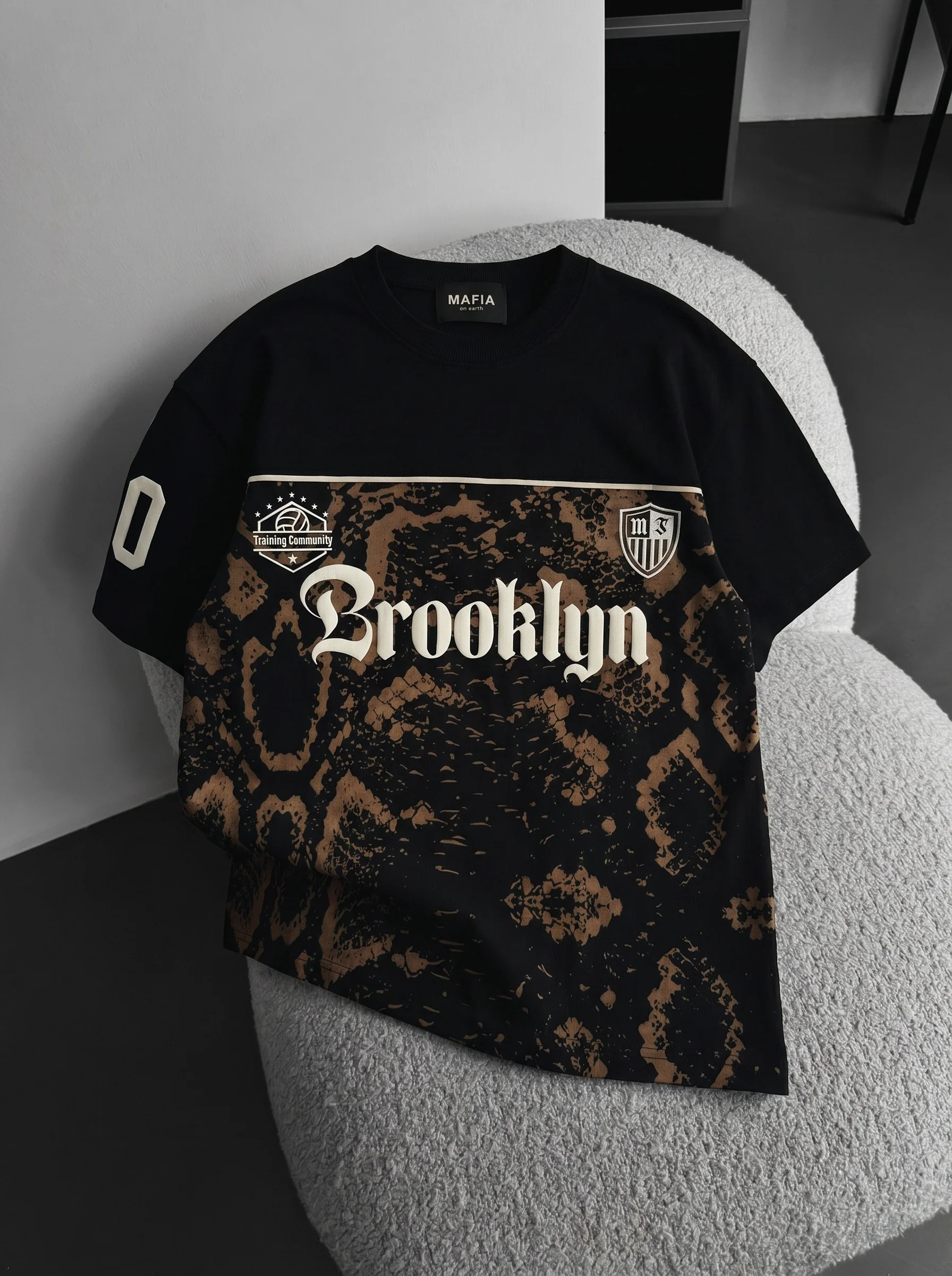 Oversize Brooklyn T-shirt - Black and Brown - Image 2