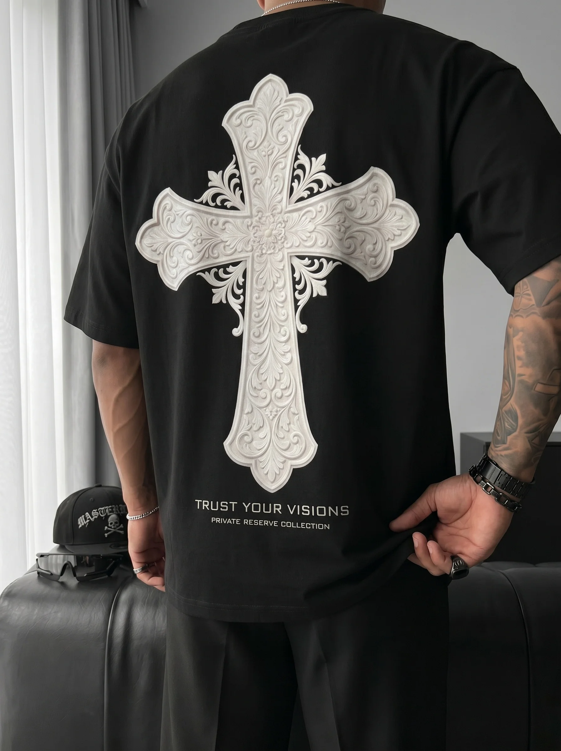 Oversize Cross T-shirt - Black