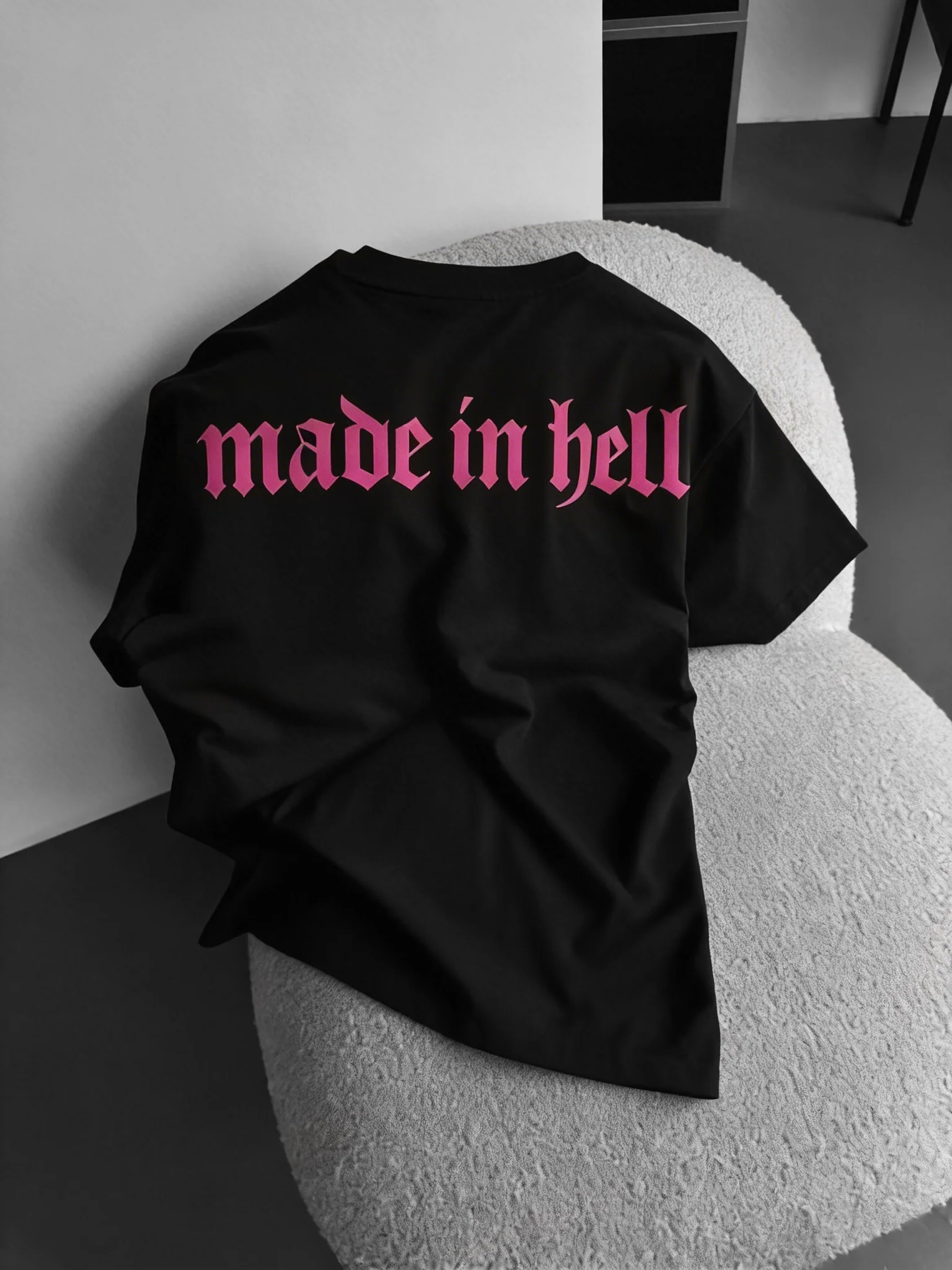Oversize Made in Hell T-shirt - Black and Lila