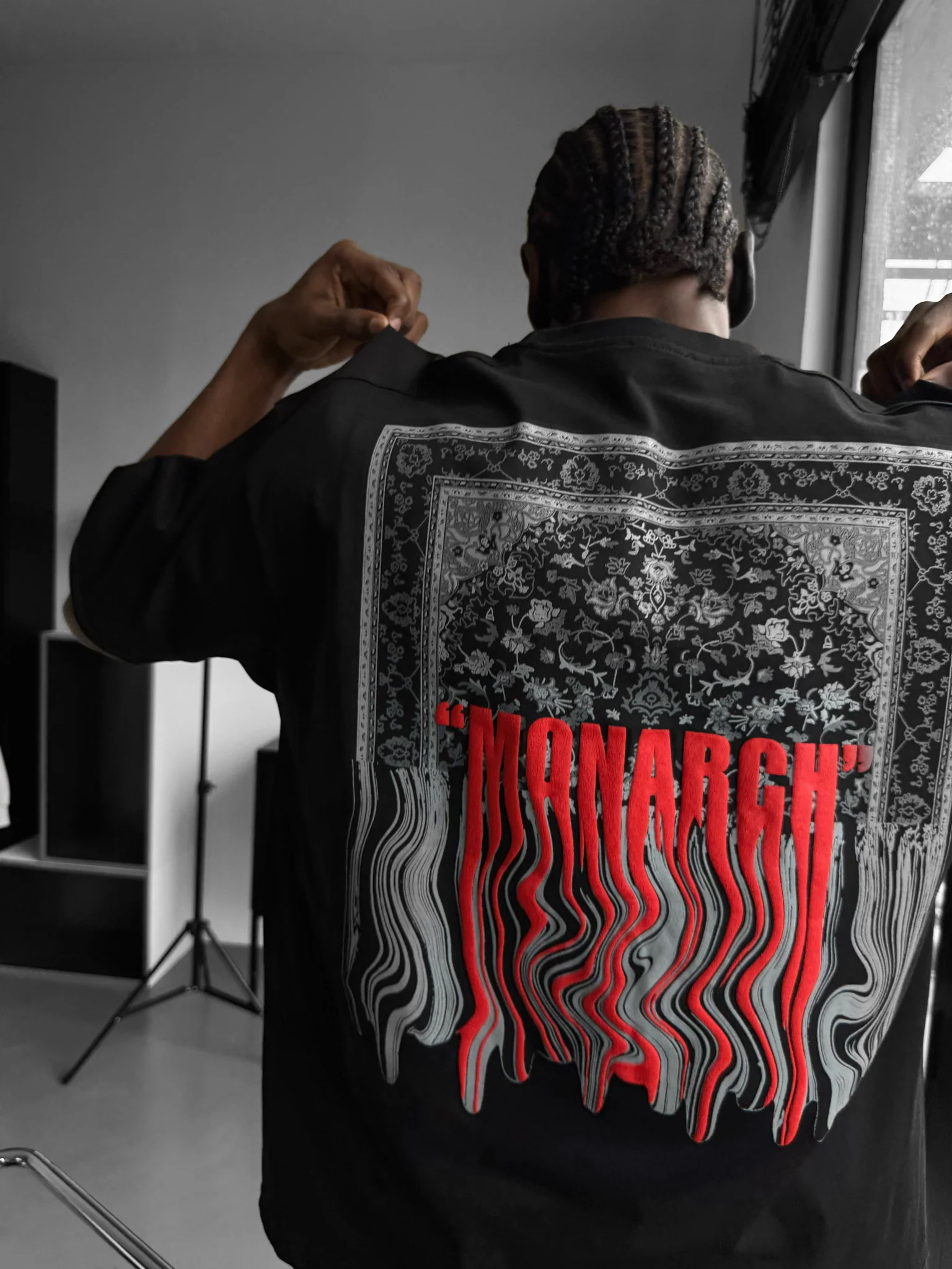Oversize "Monarch" T-Shirt - Black and Bordeaux - Image 2