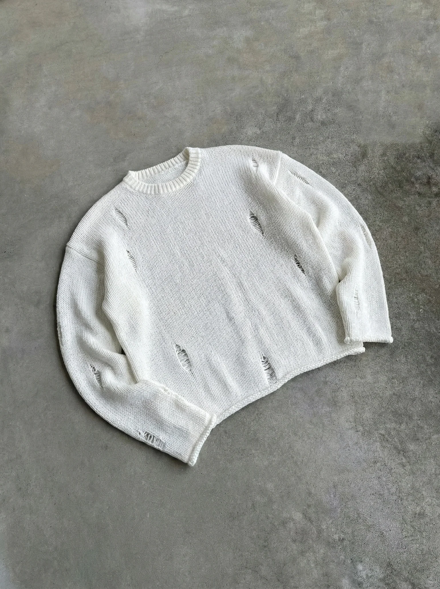 Oversize Torn Sweater - White