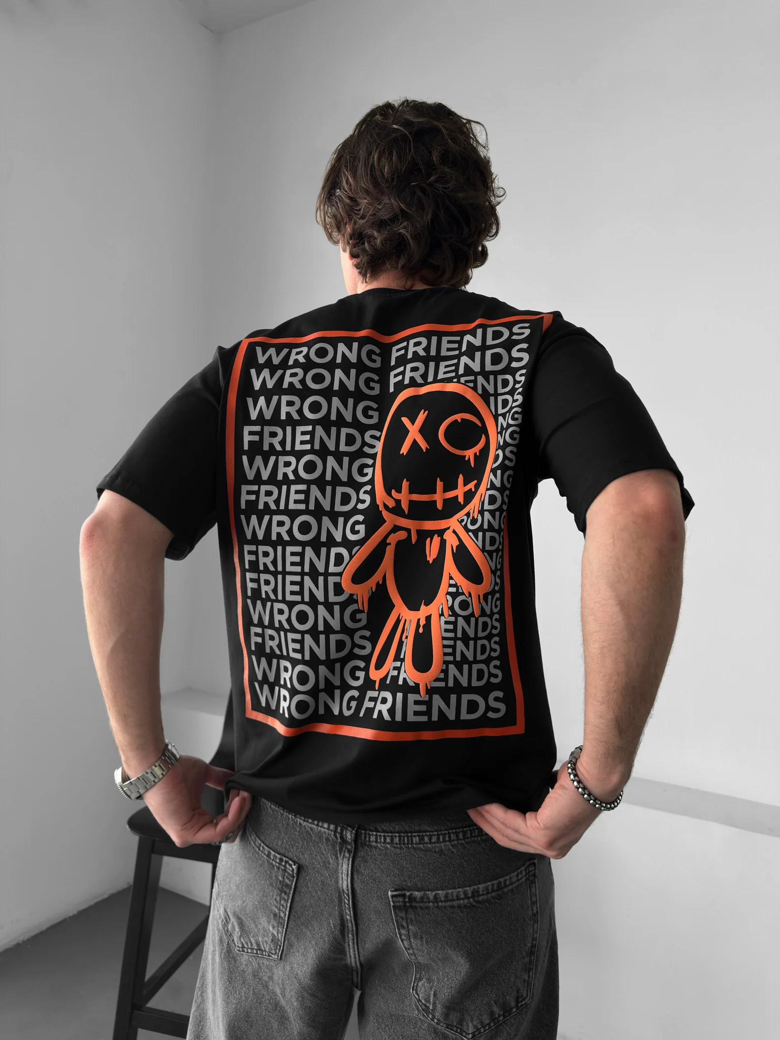 Oversize Wrong Friends T-shirt - Black - Image 2