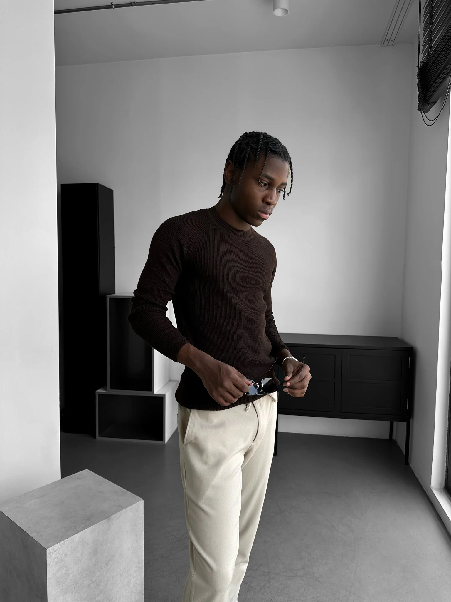 Slim Fit Thin Knit Sweater - Dark Brown - Image 3